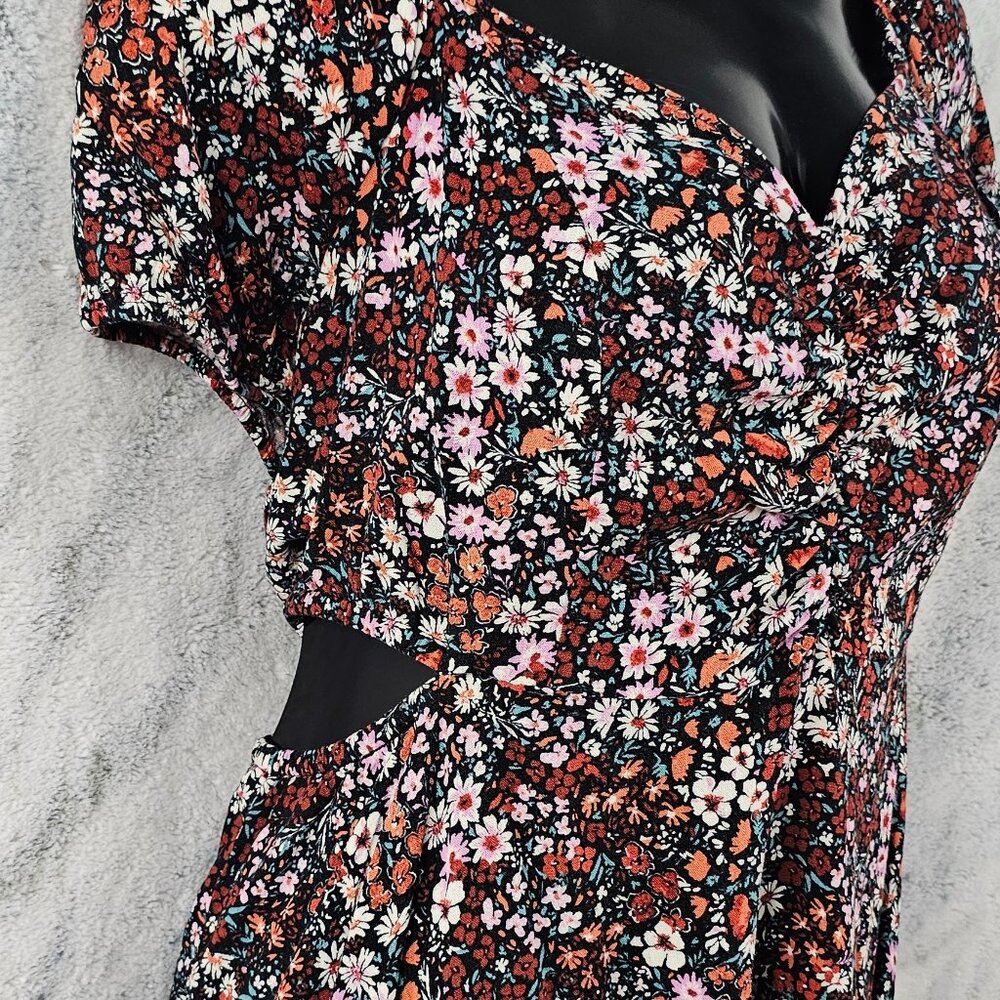 Torrid 1 1X 14-16 Babydoll Blouse Puff Sleeve Side Cutouts Ditsy Floral Print